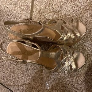 Brash Gold wedges. Lightly worn. Size 7